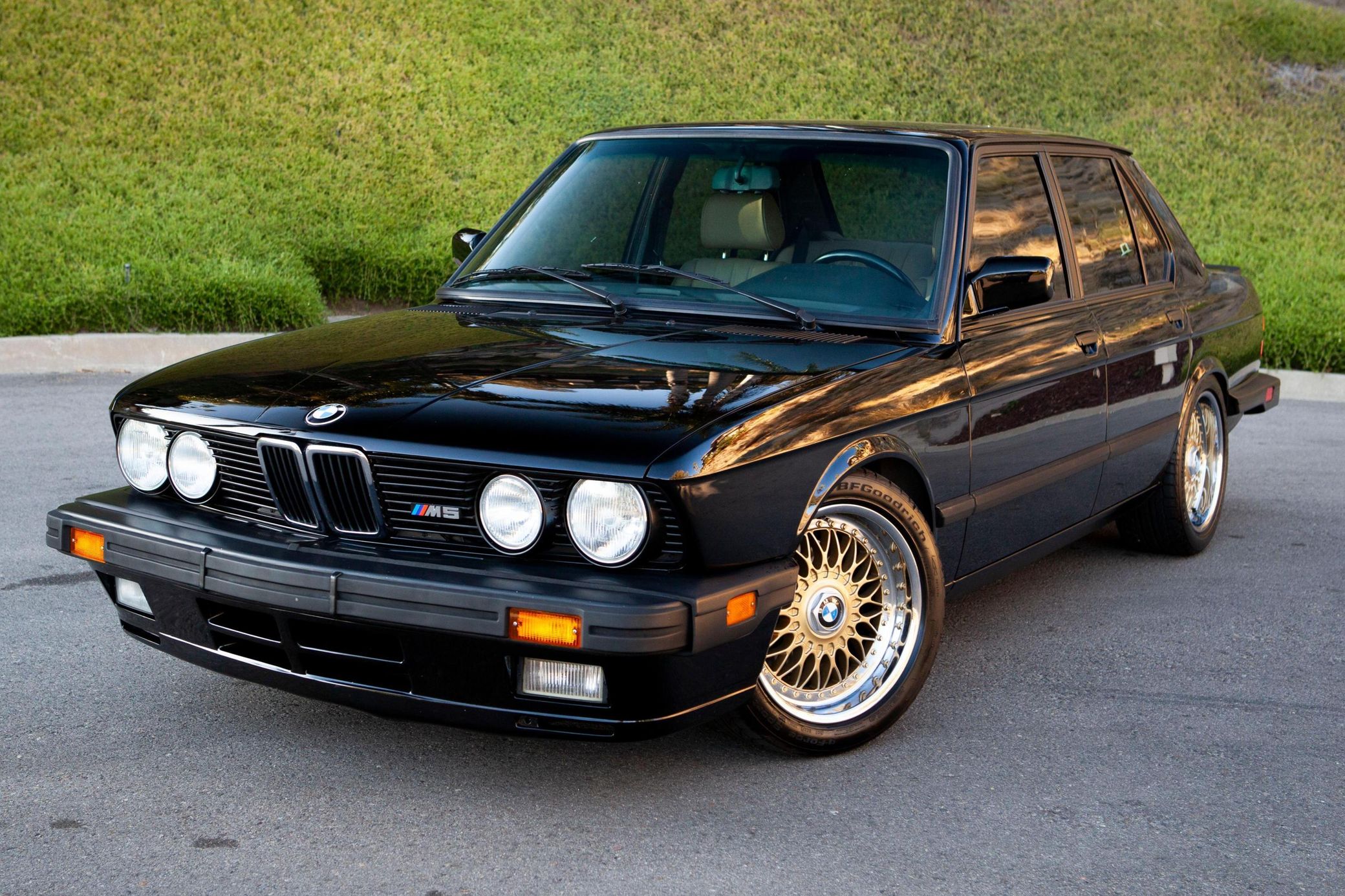 1988 BMW M5